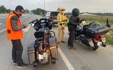 3 xe phân khối lớn không giấy tờ chạy nghênh ngang trên quốc lộ 1