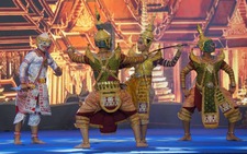 Chơi Tết té nước Songkran Thái Lan và giao lưu với tài tử Ter Chantavit Dhanasevi tại Hà Nội