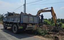 Đào đất bờ kênh, 2 người ở Long An bị xử phạt
