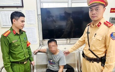 Dùng gậy tấn công người đi đường ở Hà Nội, gây đổ máu