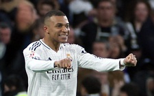 Mbappe lập cú đúp giúp Real Madrid bám sát Barca