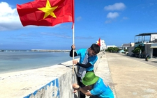 Sinh viên TP.HCM đến đảo Phú Quý tư vấn hướng nghiệp, chuẩn bị hoạt động hè