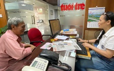 Nhiều bạn đọc mang tiền dành dụm đến Tuổi Trẻ nhờ chuyển giúp người dân Myanmar