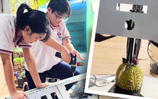 Học sinh làm máy tách vỏ sầu riêng bán tự động