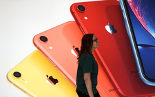Apple thuê máy bay chở 600 tấn iPhone từ Ấn Độ về Mỹ để né thuế quan