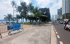 Chấm dứt giao tư nhân giữ xe thu tiền ở bãi biển Nha Trang