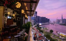 Nhà hàng cao cấp ở TP.HCM ‘cháy bàn’ ngày diễu binh, diễu hành, trả gấp đôi tiền vẫn không có chỗ