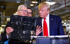 Tại sao ông Trump miễn thuế đối ứng với smartphone và loạt đồ điện tử khác?