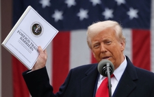 Ông Trump nêu khả năng dân Mỹ sẽ không phải nộp thuế thu nhập nhờ thuế quan