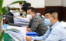 Chuyển 100% biên chế cấp huyện hiện có để bố trí biên chế cấp xã