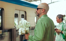 Chú rể Tây Ban Nha rộn ràng đi đón dâu bằng metro số 1