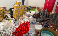 Bắt chủ cơ sở sản xuất thuốc trừ cỏ, thuốc diệt chuột giả, nửa năm bán hơn 10.000 đơn hàng