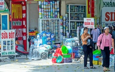Người dân đòi trả lại sữa giả nhưng không ai nhận