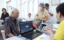 TP.HCM sẽ trả lương hưu, trợ cấp tháng 5 sớm
