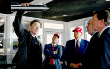 Ông Elon Musk giảm thời gian làm việc cho ông Trump để tập trung làm ăn