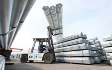 Vietnamese firms pursue new export markets amid mounting challenges