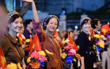 Đoàn phim Địa đạo, cùng nhiều nghệ sĩ, hoa hậu diễu hành đêm sơ duyệt
