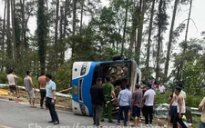 Xe khách lật ngang trên đèo Tam Đảo, 3 người chết, nhiều người bị thương