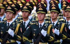 Khối diễu binh Trung Quốc hát vang 'Việt Nam, Hồ Chí Minh' trên đường TP.HCM