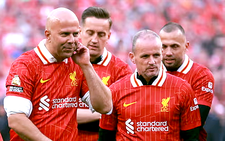 HLV Arne Slot có 'cảm giác thật không thực' khi cùng Liverpool vô địch
