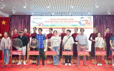Một khách hàng trúng thưởng 1 ký vàng SJC từ HDBank