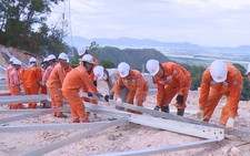 Clip ‘50 năm - Tỏa sáng miền Nam’: Tổ xung kích Điện lực Kiên Giang đưa dòng điện 500kV về đích