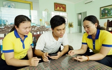 '50 năm - Tỏa sáng miền Nam': Cung cấp dịch vụ điện trực tuyến giúp tiện lợi hơn cho khách hàng