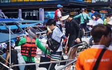Du khách đổ về Nha Trang ngày đầu nghỉ lễ 30-4 và 1-5, tour biển đảo bắt đầu nhộn nhịp