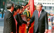 Đảng bộ, chính quyền và nhân dân TP.HCM nhận danh hiệu Anh hùng Lao động