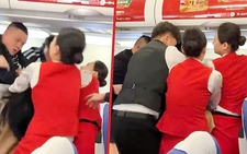 Ẩu đả trên máy bay vì phàn nàn mùi cơ thể