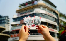 Trend check-in Hàm cá mập chưa hết hot, ngưng mưa lại thi nhau chụp hình