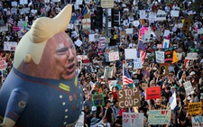 Người Mỹ xuống đường phản đối ông Trump