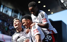 Hàng thủ thảm họa khiến Liverpool thất bại trước Fulham
