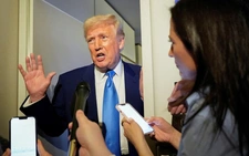 Ông Trump và đội ngũ phát biểu mâu thuẫn chuyện đàm phán thuế quan