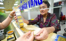 Giá vàng rơi một lèo hơn 50 USD/ounce trong chớp mắt
