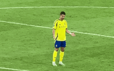 Ronaldo nói chuyện một mình khi Al Nassr bị loại ở AFC Champions League