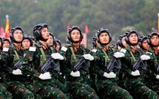 Người dân tự hào gọi tên từng mẫu súng, xe do Việt Nam chế tạo trong lễ diễu binh