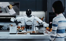 Trung Quốc cách mạng hóa ngành sản xuất với robot hình người