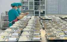 Một bữa ăn bán trú phải đóng thuế 2 lần?
