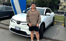 Chủ xe VinFast VF 8 ở Canada: 'Người nước ngoài rất trầm trồ, kinh ngạc Việt Nam làm được ô tô'