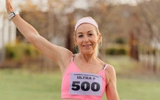 Nữ luật sư lập kỷ lục chạy siêu marathon 500 ngày liên tiếp