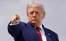 Chỉ trích cả ông Putin và ông Zelensky, chính sách đối ngoại của ông Trump khó đoán