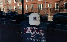 Ông Trump 'đánh' vào Harvard, kinh tế Mỹ bị vạ lây?