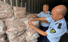 Chống buôn lậu, hàng giả 27-5: Gần 10 tấn chân gà đông lạnh không rõ nguồn gốc, xuất xứ