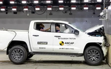 Video cho thấy bị tai nạn trên Mitsubishi Triton mới sẽ như thế nào