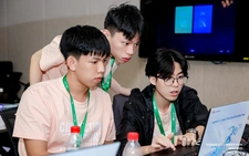 Vietnamese students earn awards at Huawei ICT competition