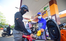 Giá xăng tăng nhẹ, giá dầu giảm