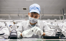 Apple expands technical training for supply chain workers in Vietnam