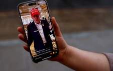 Ông Trump khen TikTok 'thú vị', tiếp tục gia hạn lệnh cấm