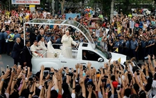 Chiếc xe 'popemobile' của Đức Giáo hoàng Francis sẽ trở thành phòng khám di động cho trẻ em Gaza